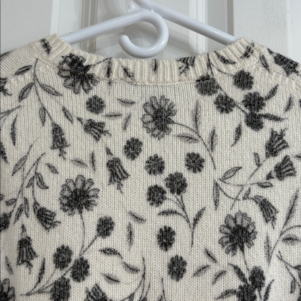 Ann Taylor Floral Knit Cardigan Sweater in Black, Gray and Cream - Picture 7 of 9